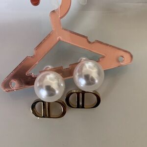 Elegant Pearl Earrings with Gold Accents